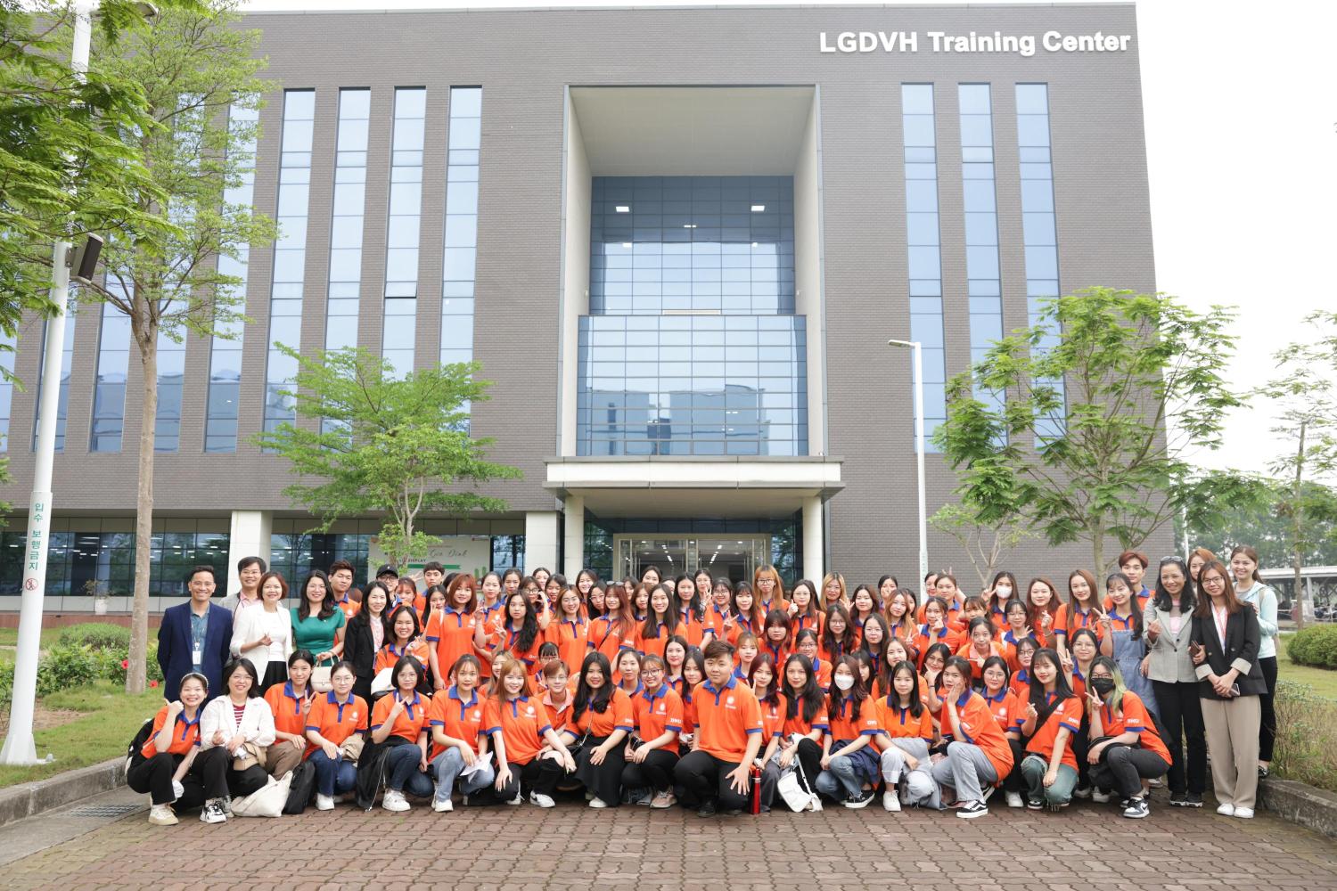 korean-language-students-from-dai-nam-university-can-now-secure-paid-internships-with-a-monthly-salary-of-up-to-12-million-vnd-at-lg-display-vietnam-hai-phong