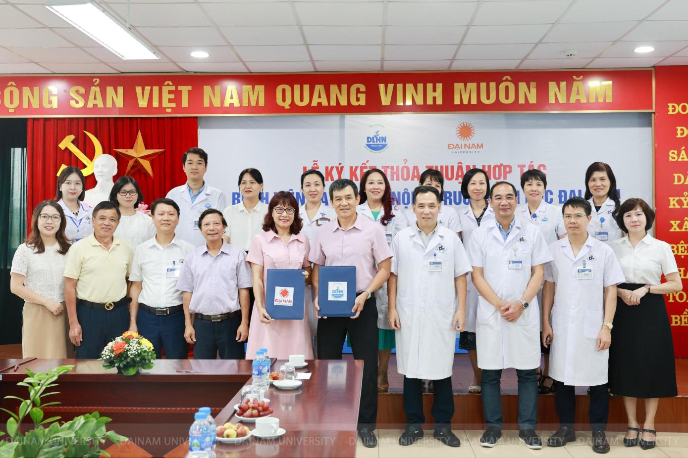 top-doctors-from-hanoi-dermatology-hospital-join-medical-student-training-at-dai-nam-university