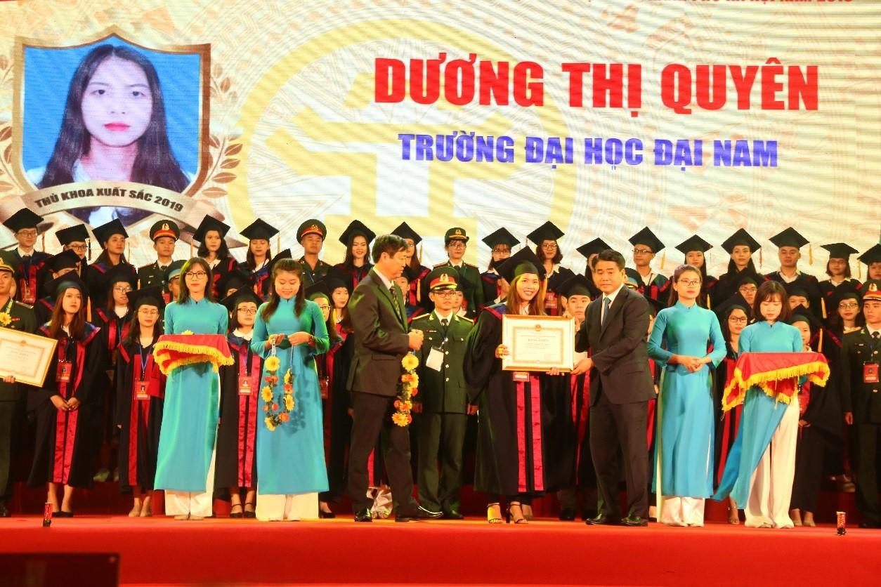 Nữ Thủ khoa đầu ra xuất sắc được TP Hà Nội chọn vinh danh 
