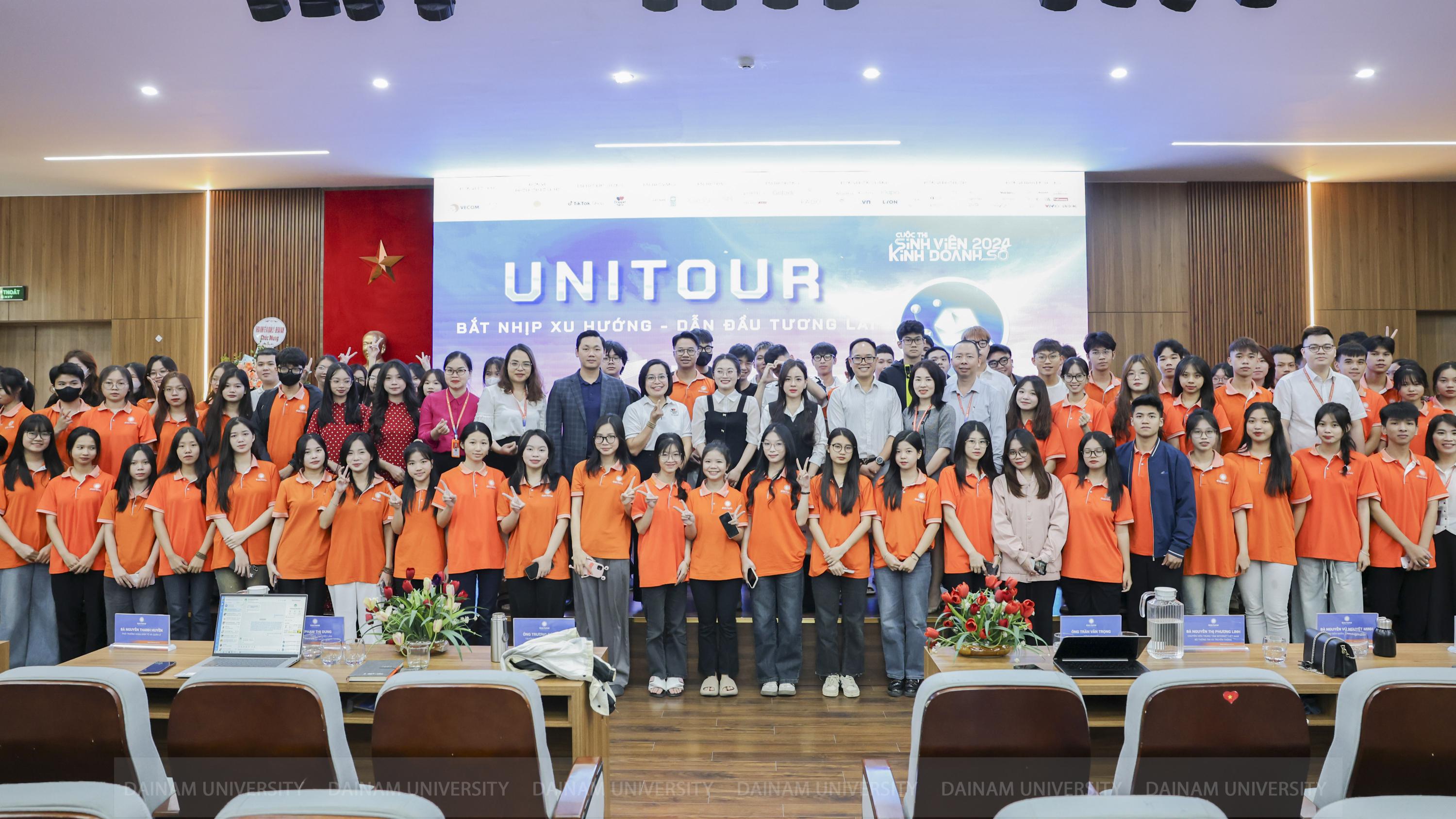 e-unitour-2024-noi-sinh-vien-dai-nam-but-pha-cung-xu-huong-thuong-mai-dien-tu-kinh-te-so