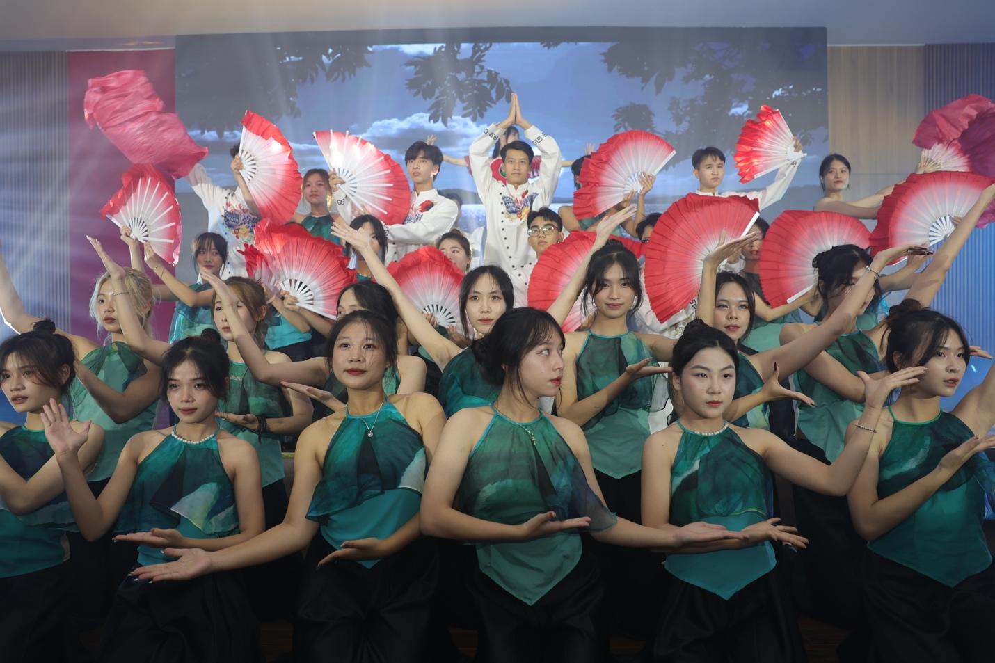 Chung khảo Let’s Dance mùa 5: 10 đội thi tranh tài giành vé biểu diễn trước hơn 15.000 khán giả tại Gala chào Tân sinh viên